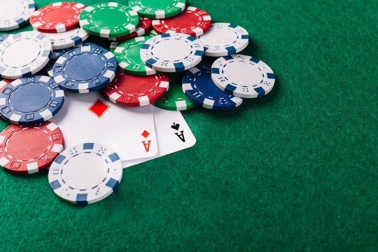 Studio kasino langsung dengan dealer berpengalaman Studio kasino langsung dengan dealer profesional menyajikan Texas Hold'em Bonus